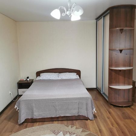 1 Комн Апартаменты В Центре Рядом С Парком Kostanai Exterior foto
